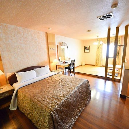 Paiwei Motel Tajnan Kültér fotó