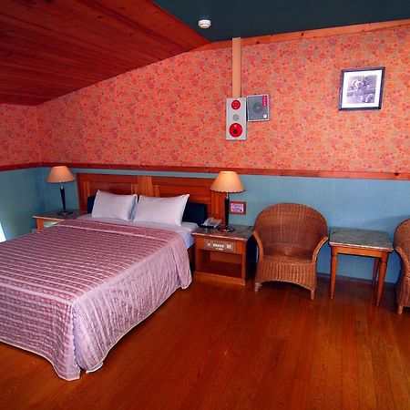 Paiwei Motel Tajnan Kültér fotó