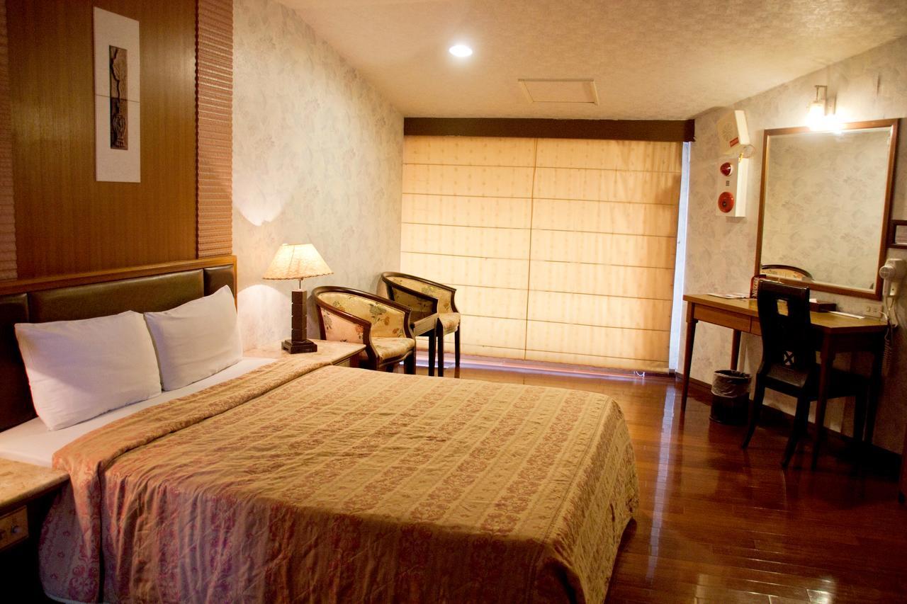 Paiwei Motel Tajnan Kültér fotó