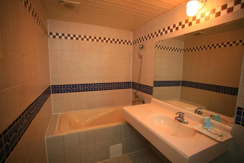 Paiwei Motel Tajnan Kültér fotó